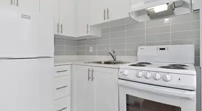 Positioned just off the exclusive Beach Avenue waterfront in the West End, Pacific Beach offers stun...