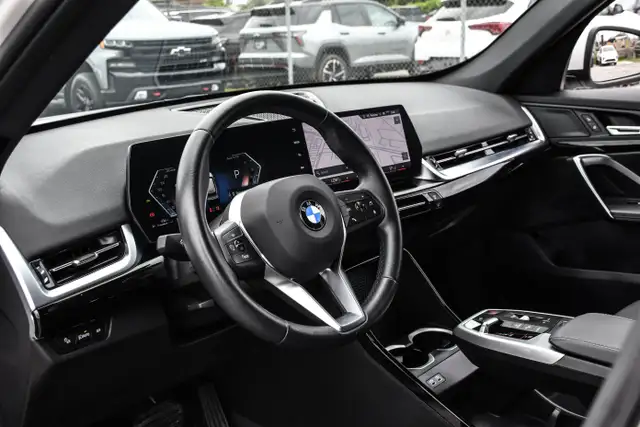 2025 BMW X1 xDrive28i AWD * Cuir * Carplay et Android        * L in Cars & Trucks in City of Montréal - Image 12