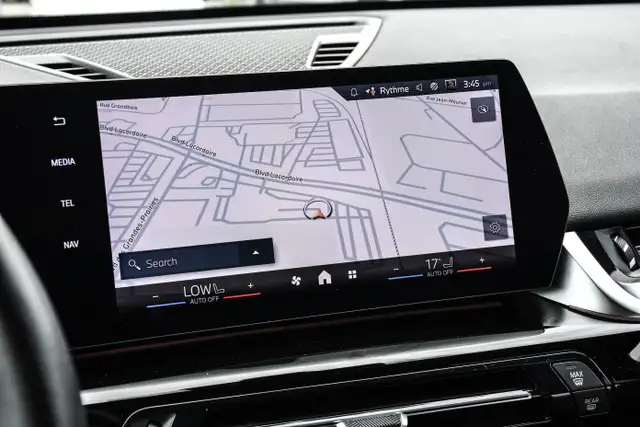 2025 BMW X1 xDrive28i AWD * Cuir * Carplay et Android        * L in Cars & Trucks in City of Montréal - Image 23