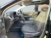 The bold design of the refined exterior and powerful attitude are created by the expressive hood tha... (image 8)