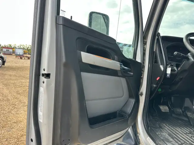 2023 Kenworth T880 in Heavy Trucks in Grande Prairie - Image 35