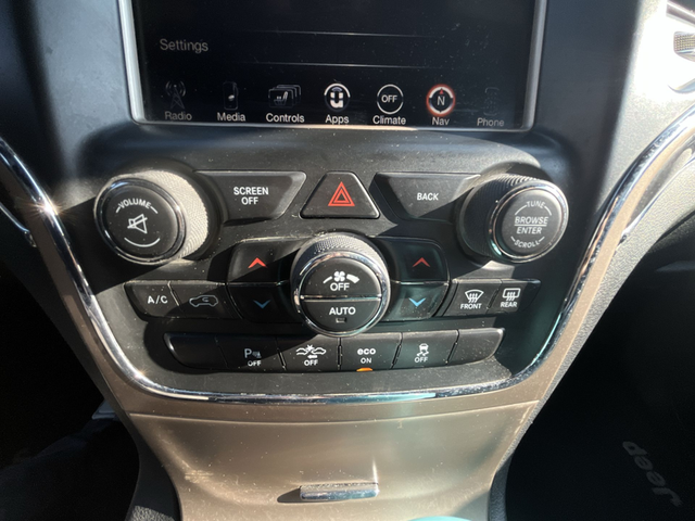 2014 Jeep Grand Cherokee OVERLAND - Navigation in Cars & Trucks in Lethbridge - Image 18