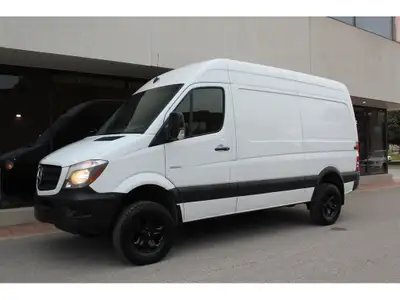 TAKE ADVANTAGE OF OUR BLOWOUT SALE!!! -- REDUCED FROM $42,995 TO $39,995!!! RARE FIND 4X4!!! -- 2015...