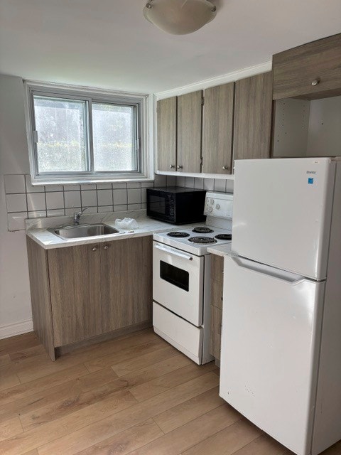 2 1/2 bachelor for rent Ville St-Laurent — photo 1