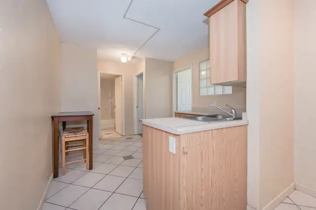 4 Bedroom Student Rooms Steps From Laurier! - $1,000 Gift Card!! in Room Rentals & Roommates in Kitchener / Waterloo - Image 13