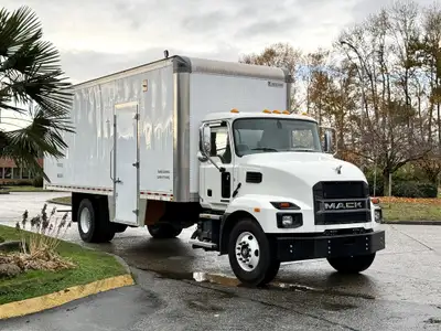 2021 Mack MD 24 Foot Cube Van Air Brakes Thermo King Box Automatic Door Locks / Windows / Mirrors Ba...