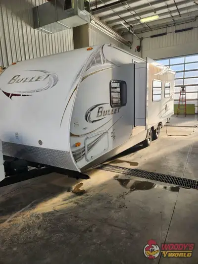 Specifications and Features: Exterior Dimensions: Length: 27 feet 11 inches; Width: 8 feet; Height:...