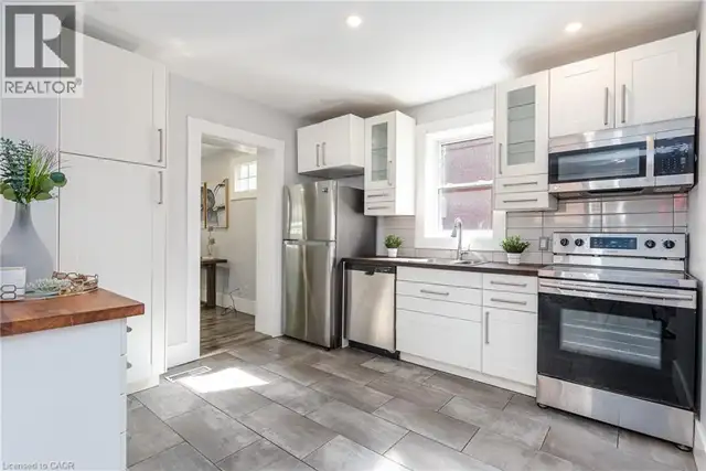 40 WOODLAND Avenue Kitchener, Ontario in Houses for Sale in Kitchener / Waterloo - Image 17