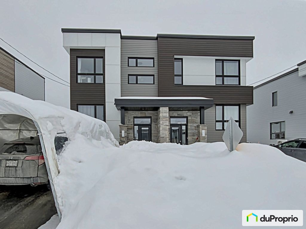 $518,000 - Semi-detached in Sherbrooke (Jacques-Cartier) — photo 1