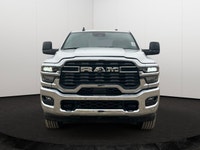 SPECIAL OFFER! This 2025 RAM 2500 TRADESMAN CREW CAB 4X4 has the following options Hd Vinyl 40/20/40... (image 6)