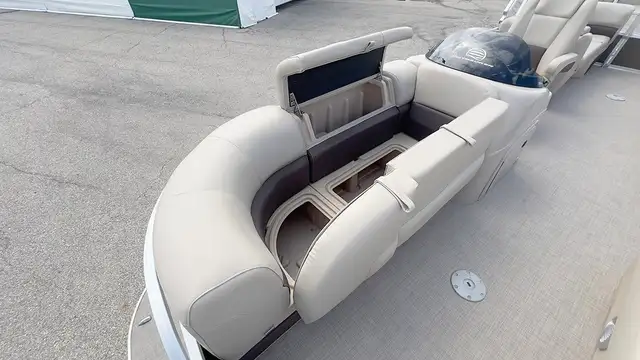 2019 Sun Tracker Party Barge 22 DLX -used pontoon boat in Powerboats & Motorboats in Prince Albert - Image 14