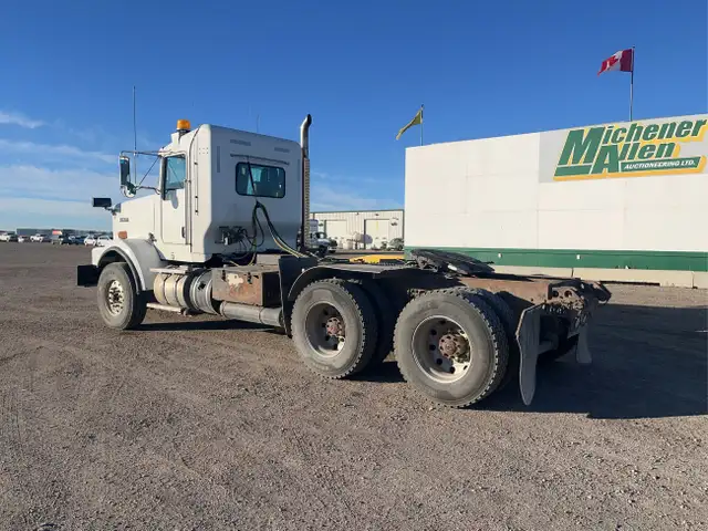 2016 Kenworth T800 in Heavy Trucks in Calgary - Image 4