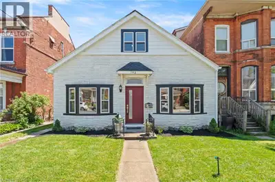 An absolute beautifully designed masterpiece, this stunning home has been renovated with exceptional...