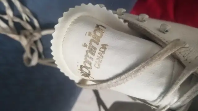 Dominion Canada Ladies Figure Ice Skates Size 7.5 or 8 Womens in Skates & Blades in City of Toronto - Image 10