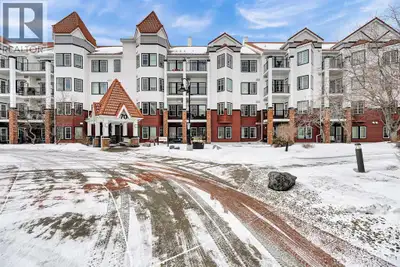 Top Floor | 774 Sq Ft | 2 Bedrooms | 2 Bathrooms | Brand New Vinyl Plank Flooring | Freshly Painted...