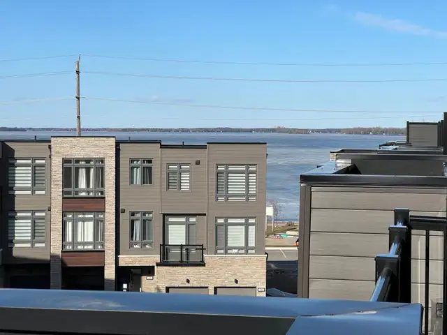 Orillia, close to the water, 2 bedroom, 2.5 bath home