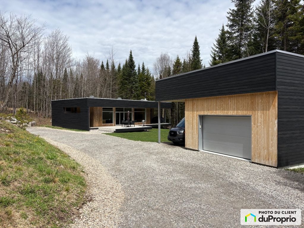 $709,000 - Bungalow for sale in St-Raymond — photo 1