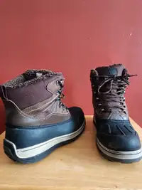 Snow boot, Mens size 7, Womens size 9, waterproof & windproof, 3
