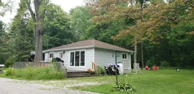 3 br cottage, deeded lake/ beach access 1 hr 20 min from Toronto
