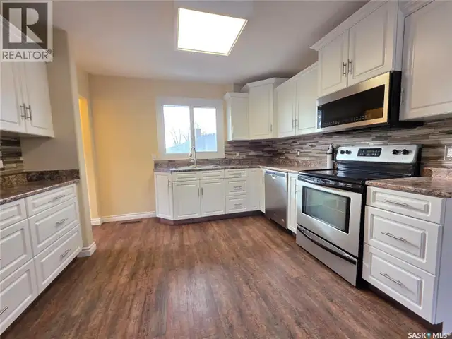 1420 Chaplin STREET E Swift Current, Saskatchewan in Houses for Sale in Swift Current - Image 4