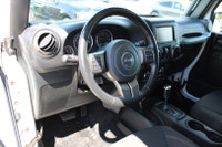 ACCIDENT FREE WELL MAINTAINED ONE OWNER Unleash your spirit of adventure with the 2018 Jeep Wrangler... (image 7)
