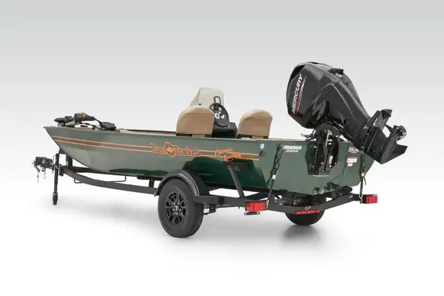 2026 TRACKER Bass Tracker Classic Limited Edition-fishing boat in Powerboats & Motorboats in Vernon - Image 4