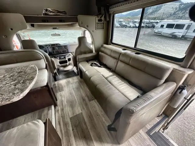 2020 Thor Motor Coach Chateau 28Z in RVs & Motorhomes in Kamloops - Image 16