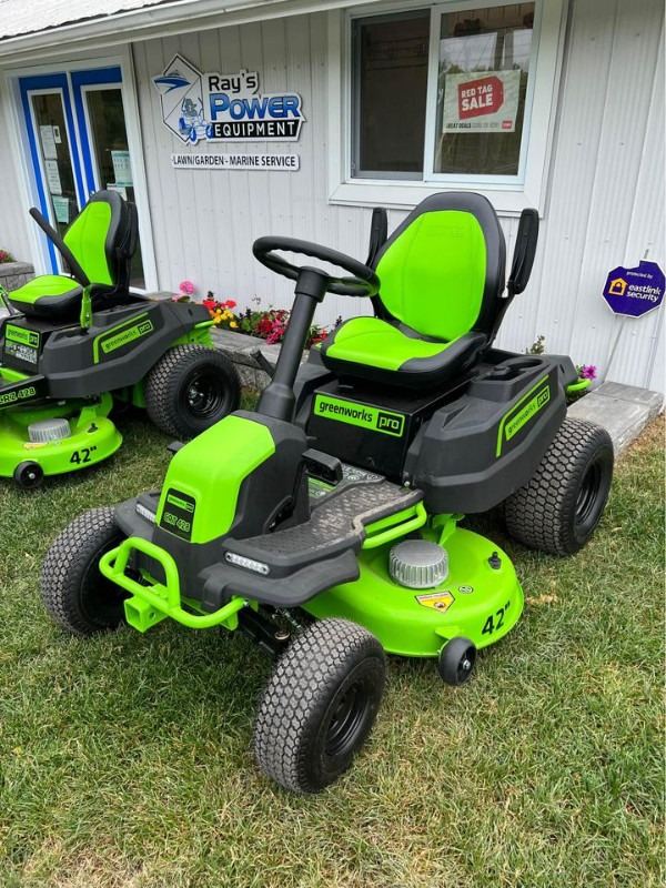 Greenworks CRT428 82 Volt Lawn Tractor in Lawnmowers & Leaf Blowers in Belleville - Image 2