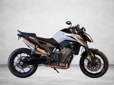 2023 KTM 790 Duke Come and meet our experts at Gabriel BMW Moto / Moto International, your dealer in...