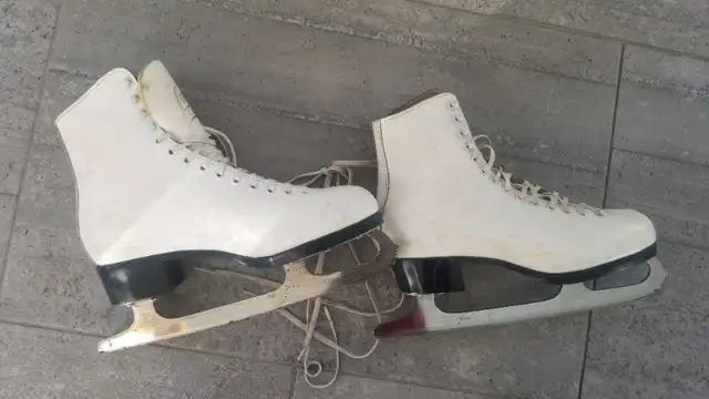 Lange Carina Ladies Figure Ice Skates Size 8.5 or 9 Womens in Skates & Blades in City of Toronto - Image 2