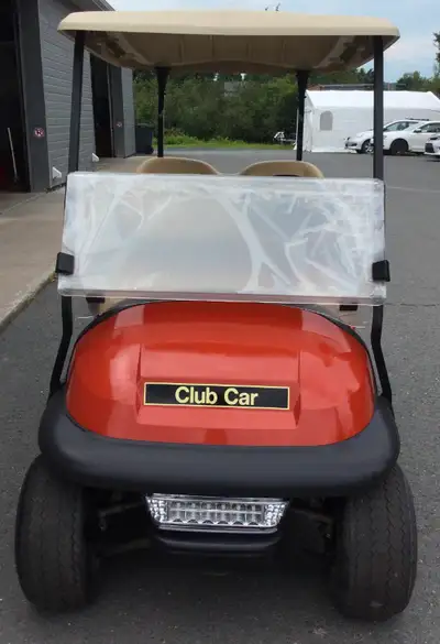 Voiturette de golf électrique orange brûlé 2019 4 places de marque Club-Car modèle Precedent Équipem...