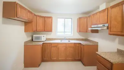 3.5 (1 chambre) rénové dans CôtedesNeiges. Cuisine en bois et pl