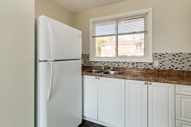 Townhomes with In Suite Laundry - Country View Estates - Townhom in Long Term Rentals in Edmonton - Image 4