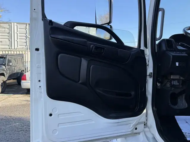 2015 Hino 358 22 Foot Dump Flatdeck with Amco Veba Crane and Air in Heavy Trucks in Regina - Image 38