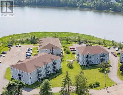 This newly renovated condo is ready for your personal touch. Located on a quiet cul-de-sac on the wa...