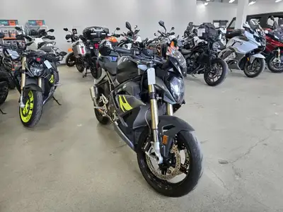 2023 BMW S 1000 R Sport AWAKEN THE DAREDEVIL The air is filled with the smell of petrol. An engine r...