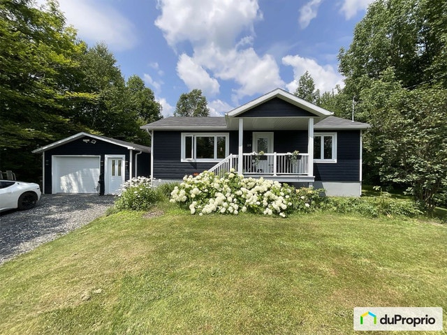 $679,000 - Bungalow for sale in Magog — photo 1