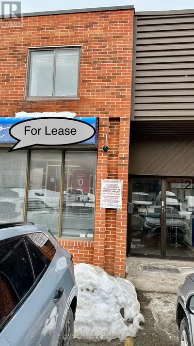 Prime retail/office space in a high-traffic location, ideal for retail, Beauty salon, office,employm...