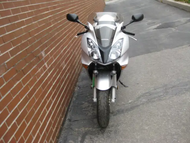2002 HONDA VFR 800 in Street, Cruisers & Choppers in City of Toronto - Image 8