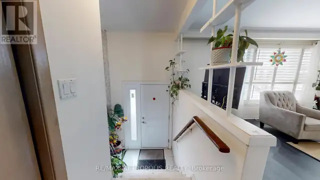 68 Paulvale Crescent Toronto (York University Heights), Ontario, photo 2 of 4