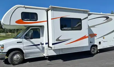 FAMILY-SIZED MOTORHOME FOR SALE! ️ Looking for the perfect RV for family adventures AND an opportuni...