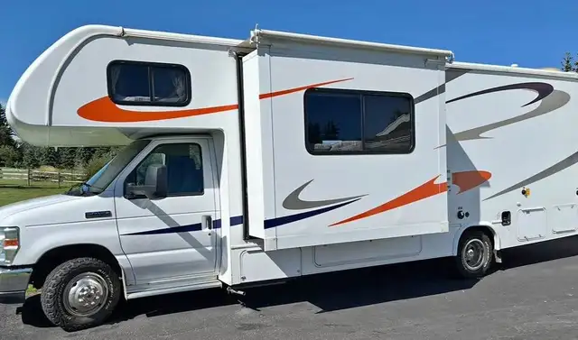 2014 Class C Forest River Motorhome FAMILY SIZE UNIT in RVs & Motorhomes in Strathcona County - Image 2