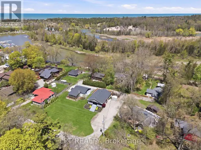 7652 RIVERSIDE DRIVE Lambton Shores (Port Franks), Ontario in Houses for Sale in Grand Bend - Image 34