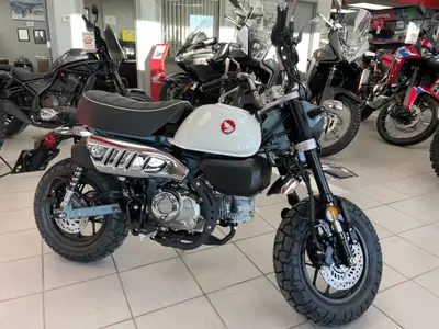 Engine Type: Single-Cylinder Displacement: 7.6 cu. in. (124.9 cc) Bore and Stroke: Bore: 1.97 in. (5...