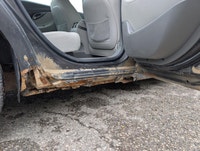 This AS-IS trade includes: Remote Keyless Entry Power Drivers Seat 8" Screen w/ AM/FM/CD Cruise Cont... (image 9)