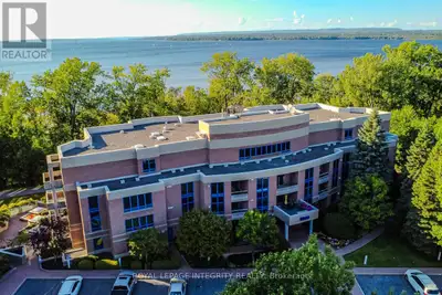 Considering downsizing? This will be the condo for you! Welcome to Unit 203 at Commodores Quay. Loca...