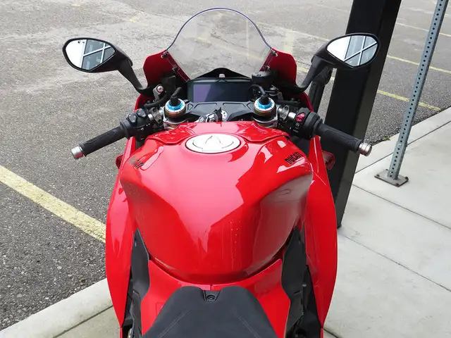 2025 Ducati Panigale V4 S Ducati Red in Sport Bikes in Cambridge - Image 7