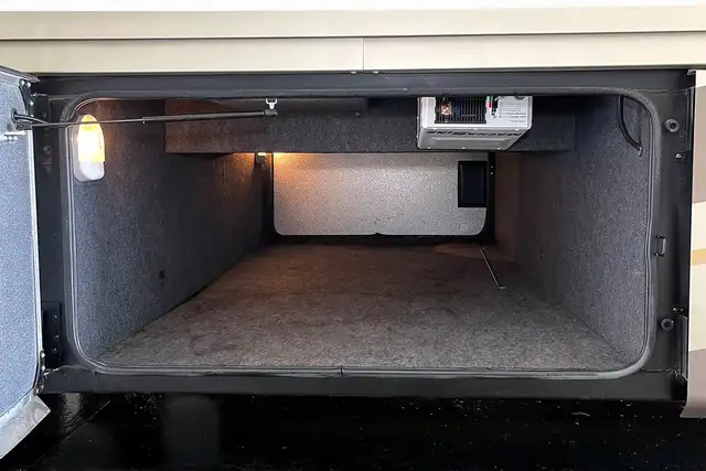 2014 MONACO DYNASTY 44PDQ in RVs & Motorhomes in Red Deer - Image 12