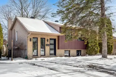 Bungalow entièrement rénové, secteur Ouest de St-Eustache, à 5 minutes du REM. Terrain de 5654 pc av...