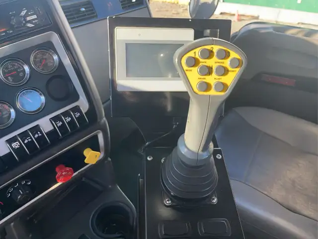 2016 Kenworth T800 in Heavy Trucks in Calgary - Image 16